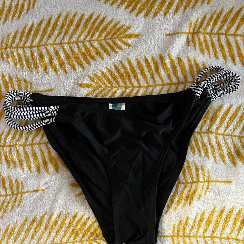 Black and White Bikini Bottom M